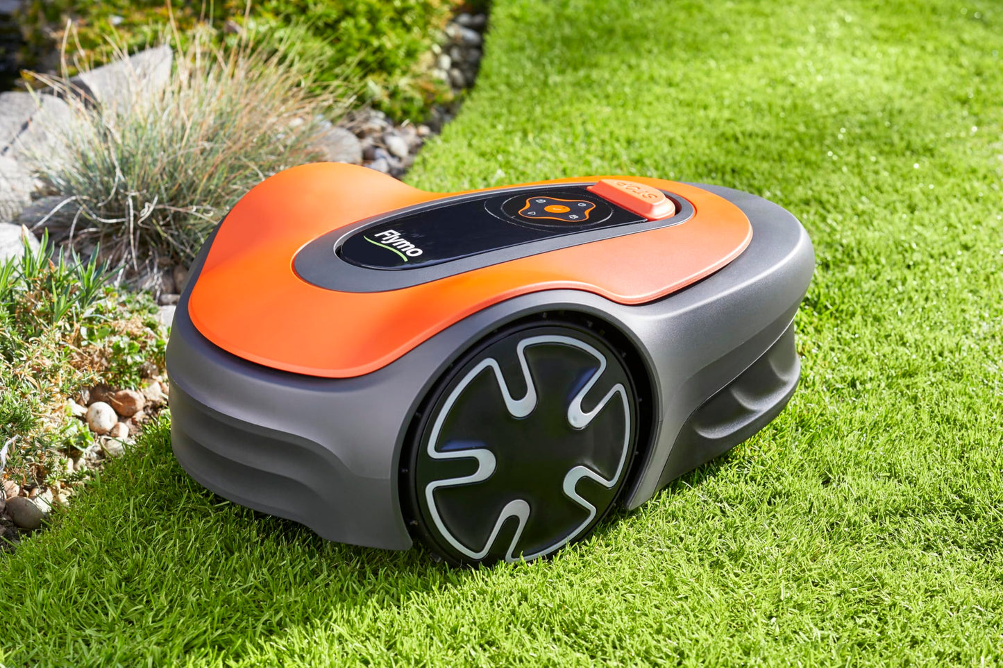 Flymo EasiLife 150 GO Mähroboter, bis 150m², ultraleise, Bluetooth-Steuerung, Sicherheitssensoren, schlauchwaschbar, gepflegter Rasen, Orange